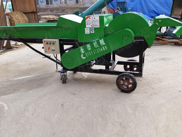 幹穀秸粉（fěn）碎揉搓機（jī）在加工過程中集切揉為一體，加工出的（de）飼（sì）料（liào）柔軟（ruǎn）、均勻、沒有硬結