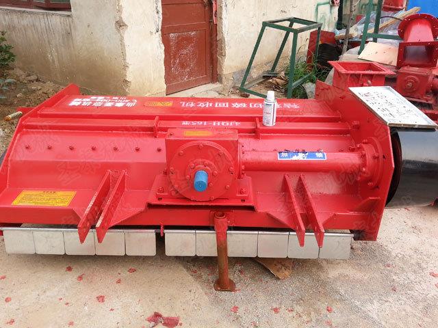 行走（zǒu）式秸稈回收機體積小、重量（liàng）輕、方便操作（zuò）