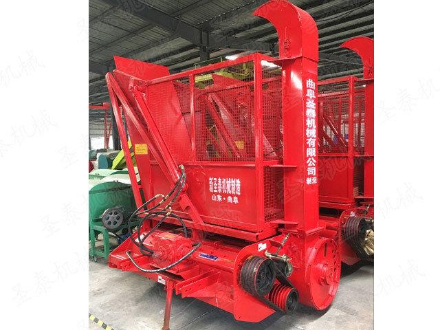 秸稈青儲（chǔ）回收機作業（yè）之前，三角帶（dài）鬆緊度要做好檢查，太鬆容（róng）易打滑