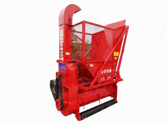 大型秸稈回收機充分解決倒伏秸稈回收時根茬（chá）帶土的問題