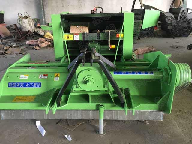苞米秸稈切（qiē）碎回收打捆機的使用提（tí）高了稻草的（de）利用率
