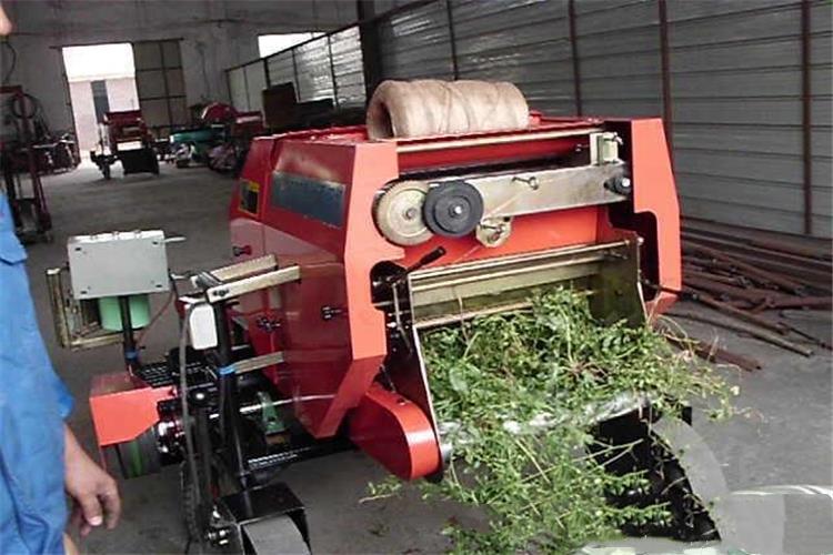 青貯（zhù）打捆機