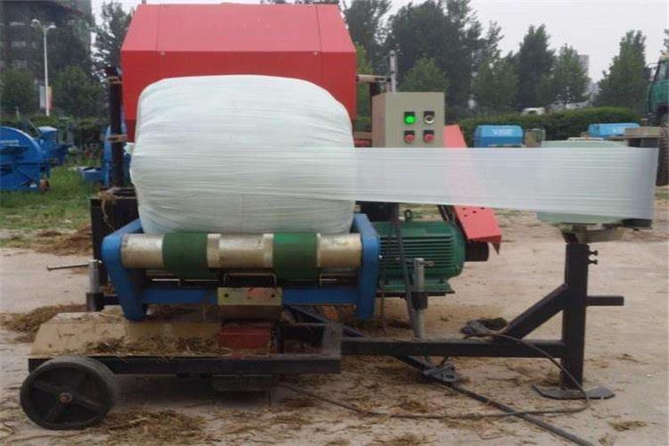 打捆包膜機作為專門回收（shōu）秸稈、牧草等原材料製作青貯飼（sì）料的一種新型農機設備（bèi）