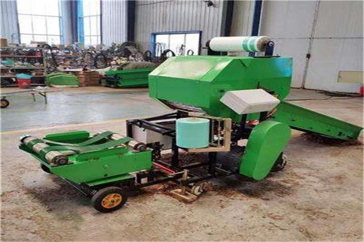 發動機運轉時，氣（qì）缸每分鍾吸入空氣2～4立方（fāng）米，為了保障進入氣缸的空（kōng）氣幹淨，必須對青貯打捆機空氣濾清器加強檢查，定期清洗