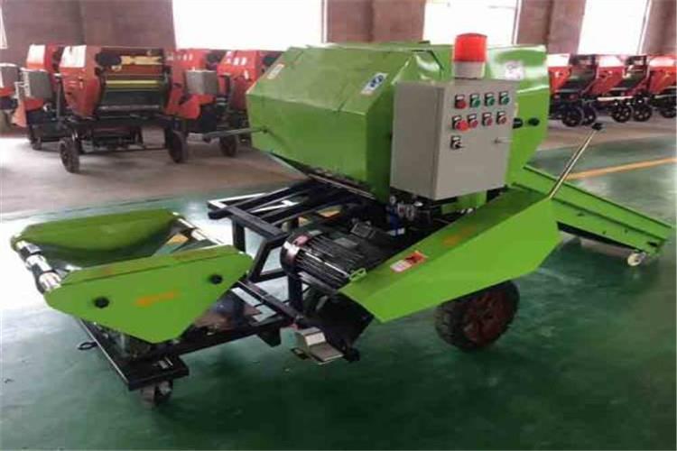 主機與打捆包膜機（jī）的（de）連接：限位臂要連接妥當，過鬆起不到限位作用，而且限位（wèi）臂容易磨主機的後輪胎（tāi）