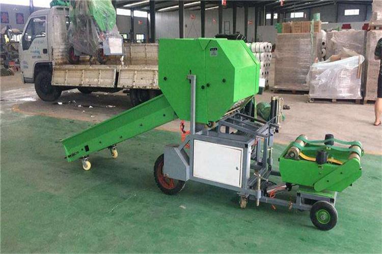 秸稈打捆（kǔn）機屬於農用機械，其打捆效率高、密度大，適於玉米秸、麥（mài）草、稻（dào）草、牧草的擠壓打捆