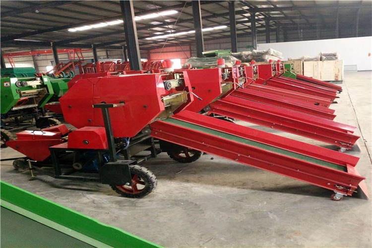 青貯打捆機主要由鋁輥組織及牽（qiān）引有些（xiē）、進料組織、主傳動組織、繞（rào）線捆紮組織、安全防護罩組織等